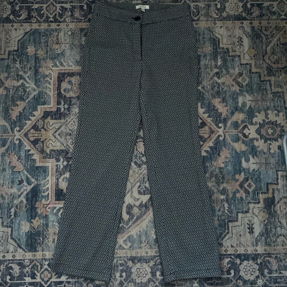 Max Studio Women’s Black and White Flare Business Pants Size 4 EUC